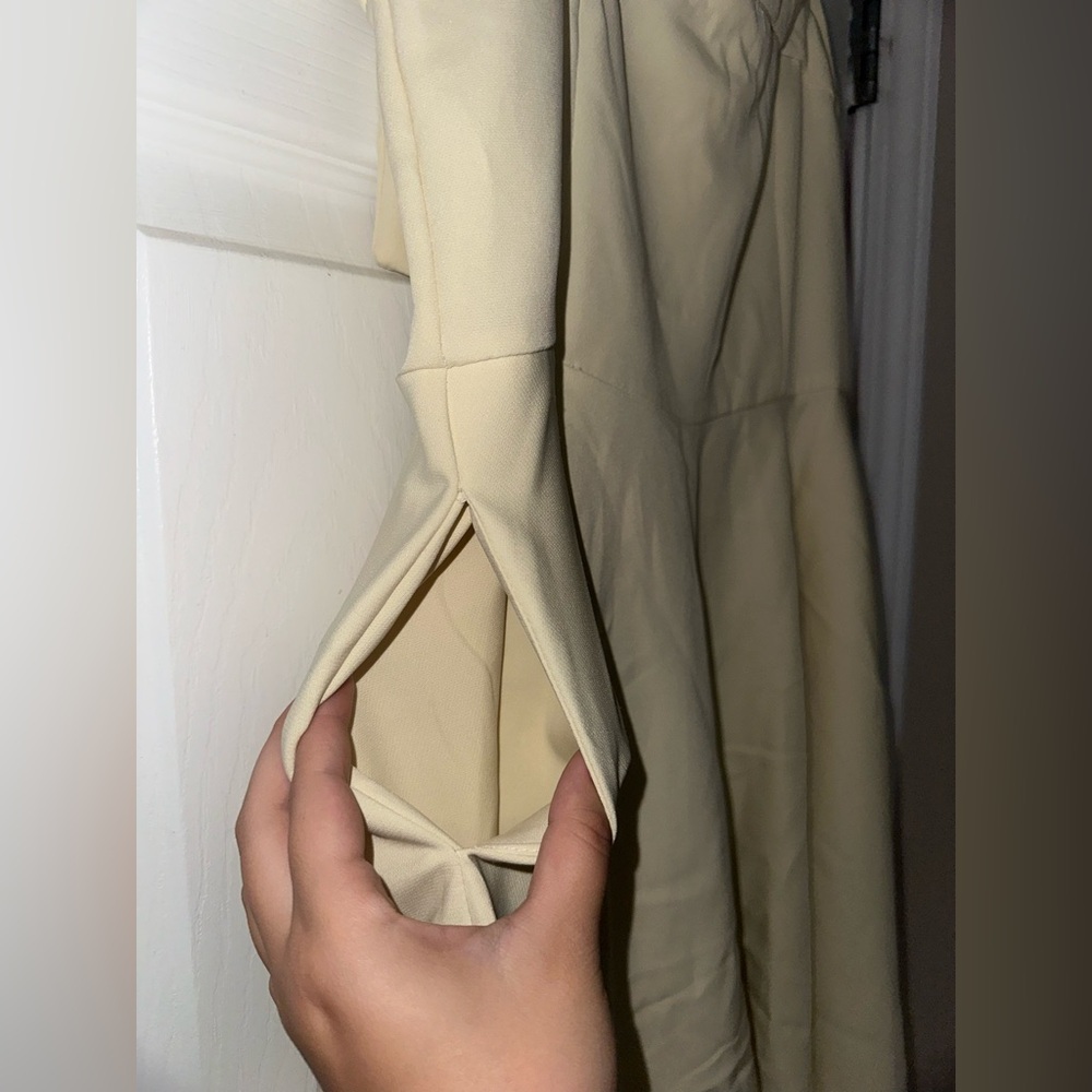 Butter Yellow Dress with pockets and bows - Picture 2 of 4